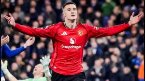 Manchester United beat Aston Villa to cement third position in the table